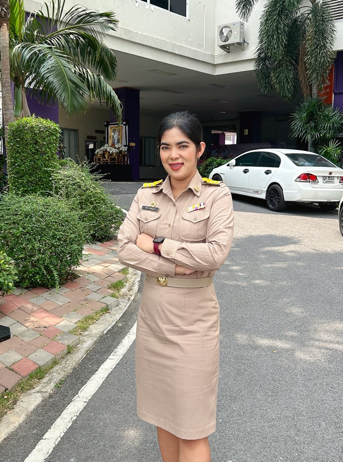 นางสาวศิริพร เที่ยงธรรม