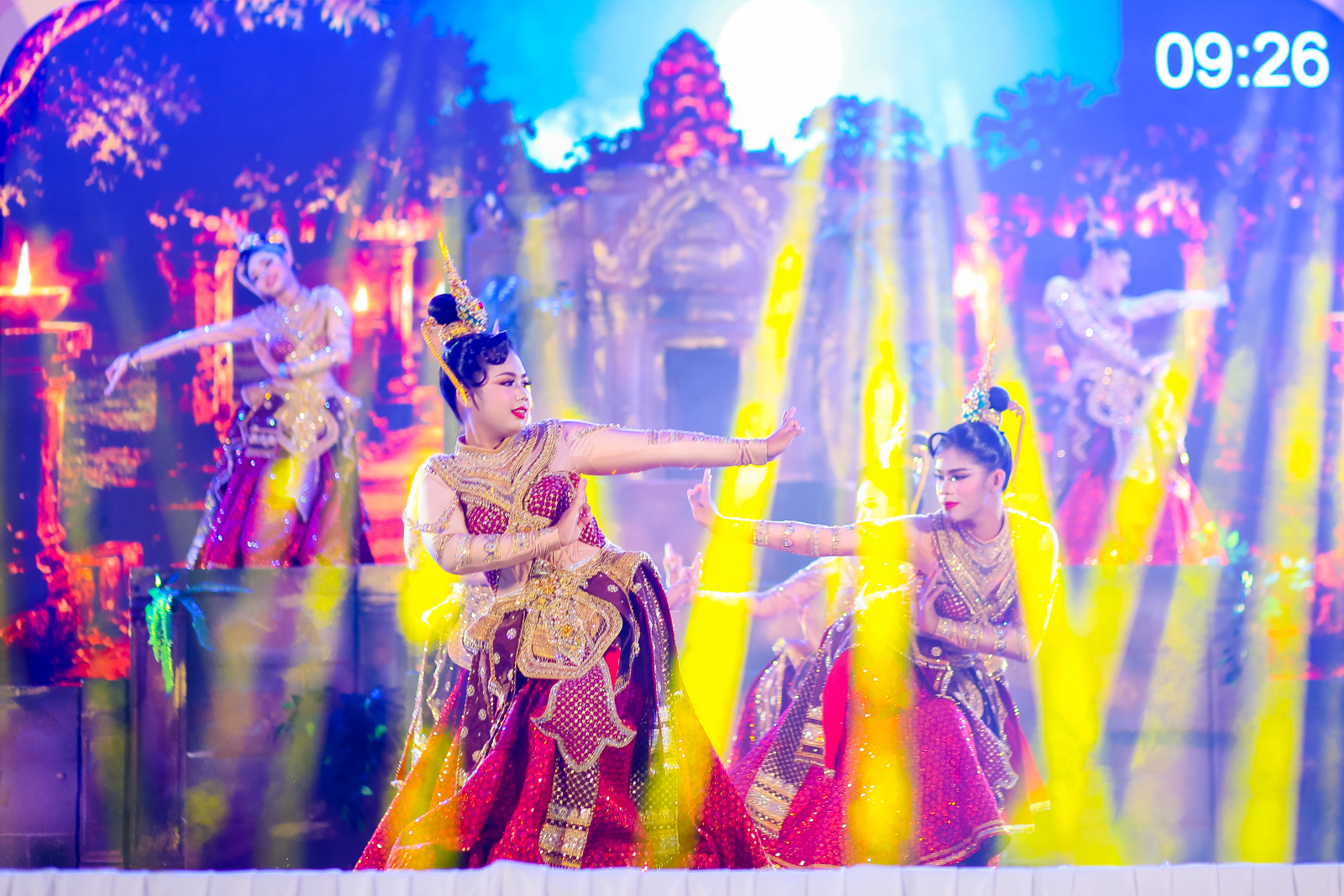 ภาพบรรยากาศการร้องเพลงพระราชนิพนธ์พร้อมจินตลีลา ระดับชั้น ม.4-6 (20/07/69)