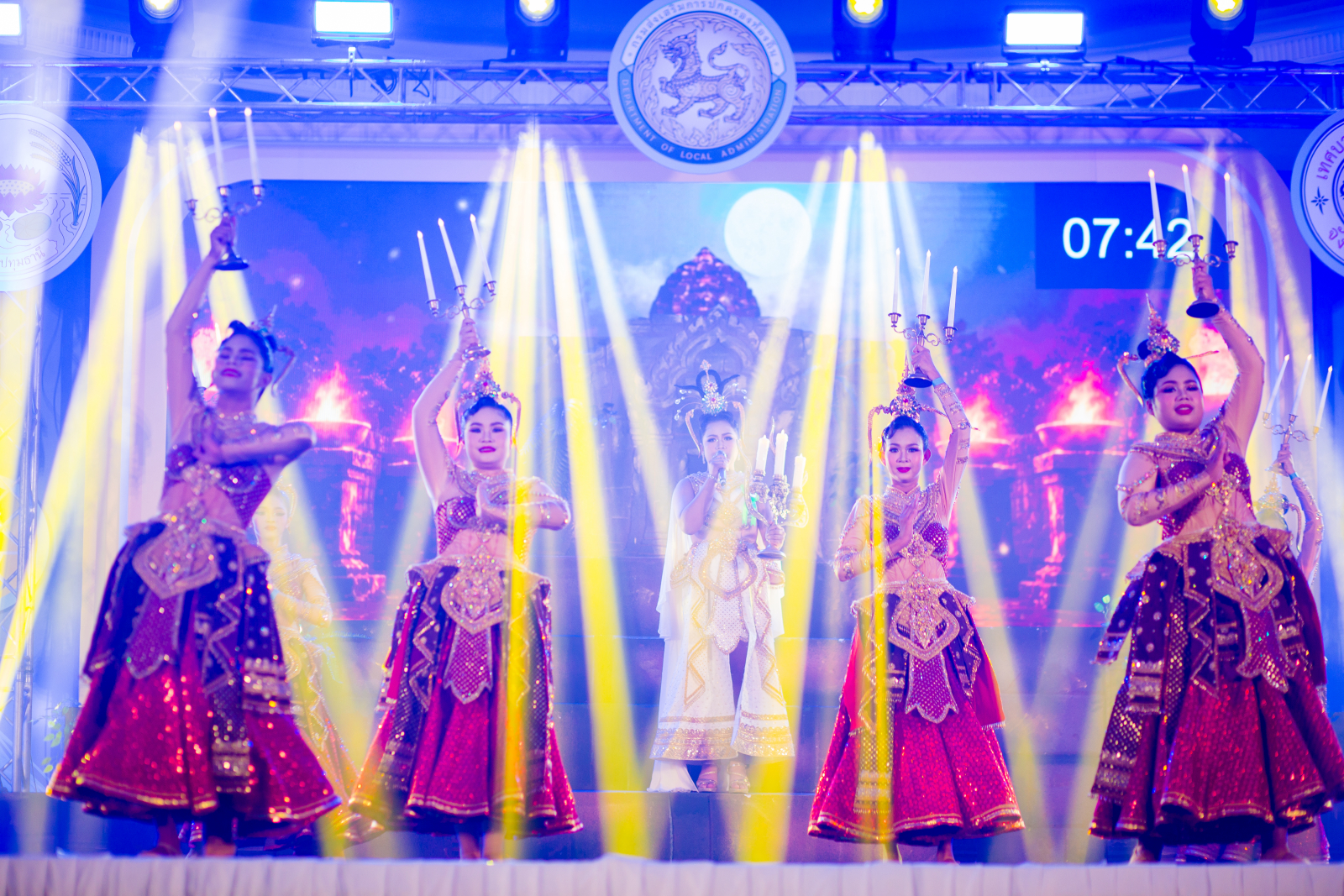 ภาพบรรยากาศการร้องเพลงพระราชนิพนธ์พร้อมจินตลีลา ระดับชั้น ม.4-6 (20/07/69)