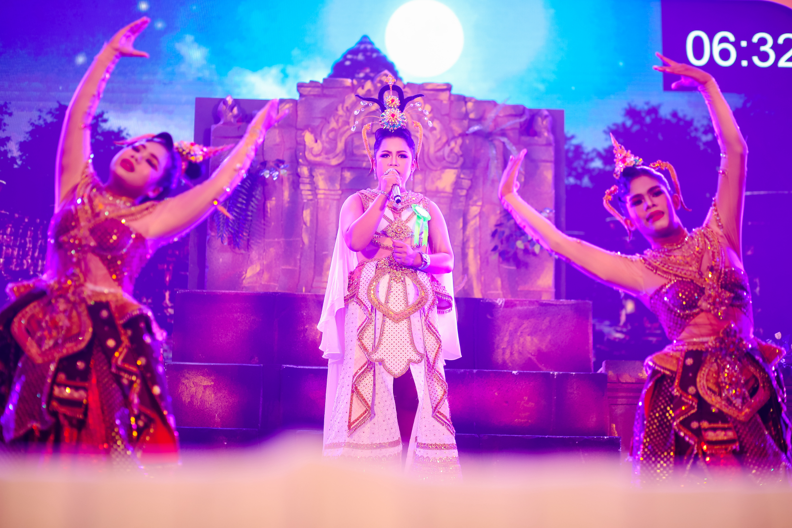 ภาพบรรยากาศการร้องเพลงพระราชนิพนธ์พร้อมจินตลีลา ระดับชั้น ม.4-6 (20/07/69)