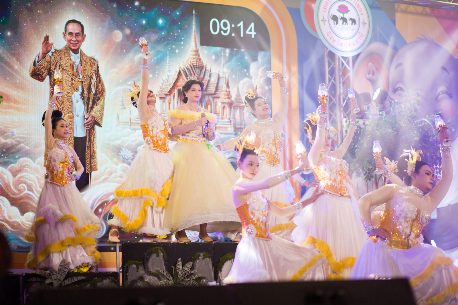 ภาพบรรยากาศการร้องเพลงพระราชนิพนธ์พร้อมจินตลีลา ระดับชั้น ม.4-6 (20/07/69)