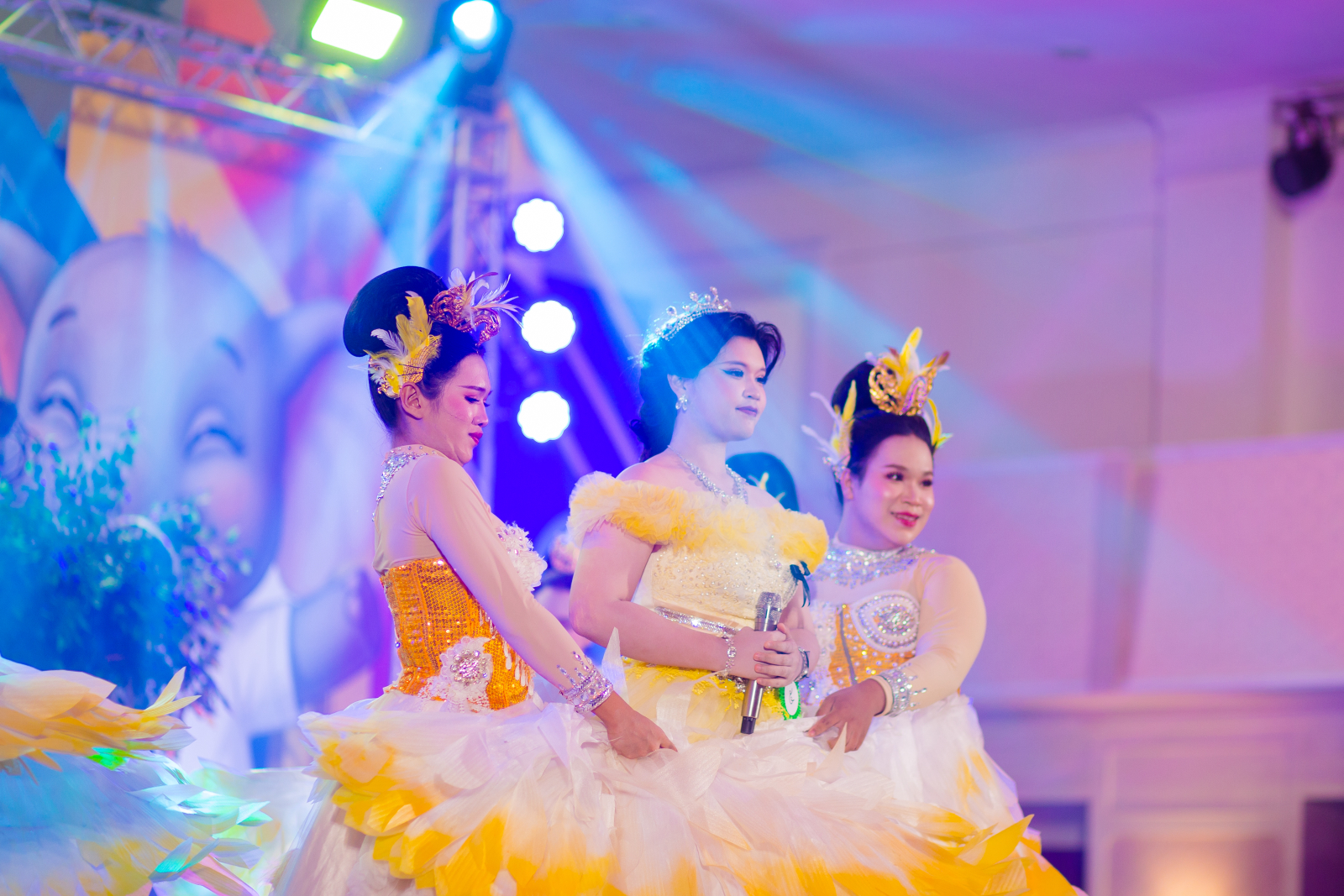 ภาพบรรยากาศการร้องเพลงพระราชนิพนธ์พร้อมจินตลีลา ระดับชั้น ม.4-6 (20/07/69)