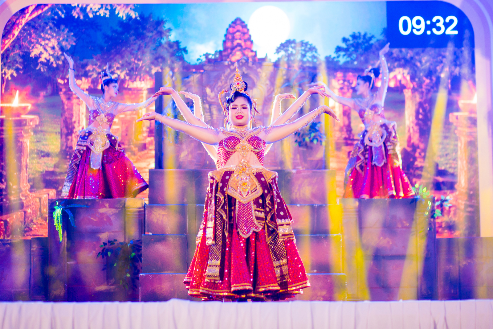 ภาพบรรยากาศการร้องเพลงพระราชนิพนธ์พร้อมจินตลีลา ระดับชั้น ม.4-6 (20/07/69)