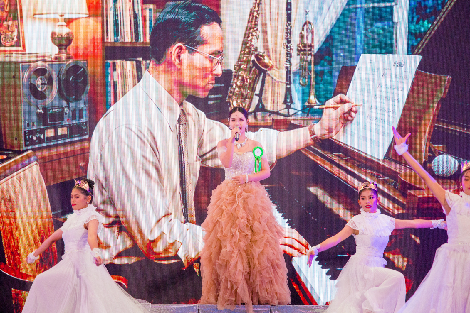 ภาพบรรยากาศการร้องเพลงพระราชนิพนธ์พร้อมจินตลีลา ระดับชั้น ม.4-6 (20/07/69)