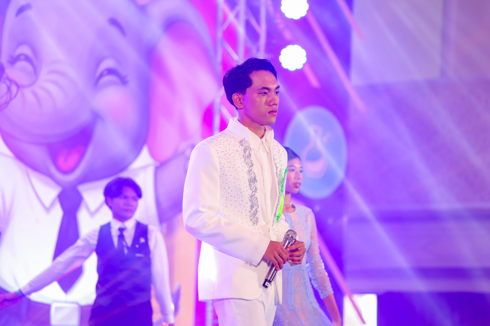 ภาพบรรยากาศการร้องเพลงพระราชนิพนธ์พร้อมจินตลีลา ระดับชั้น ม.4-6 (20/07/69)