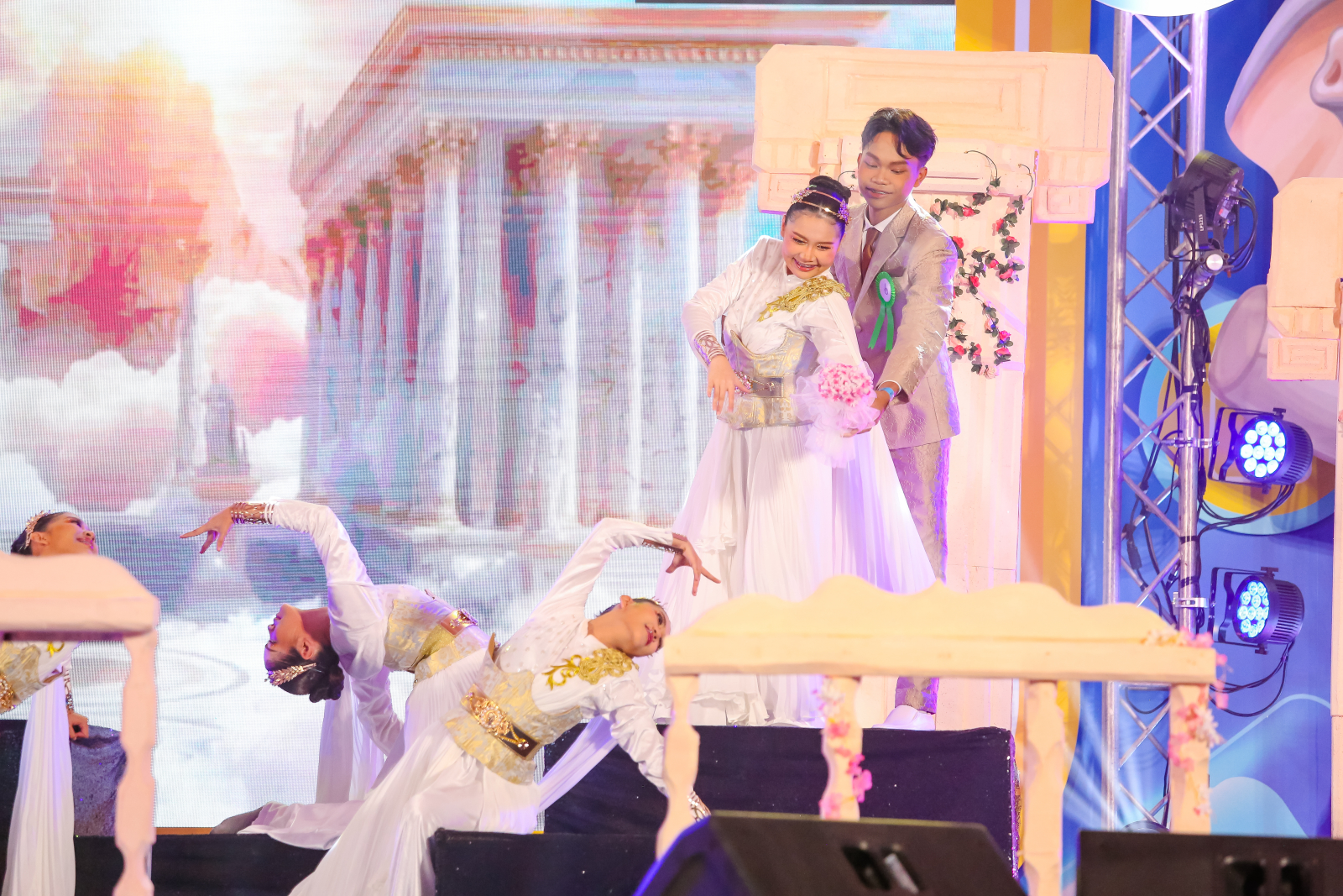 ภาพบรรยากาศการร้องเพลงพระราชนิพนธ์พร้อมจินตลีลา ระดับชั้น ม.4-6 (20/07/69)