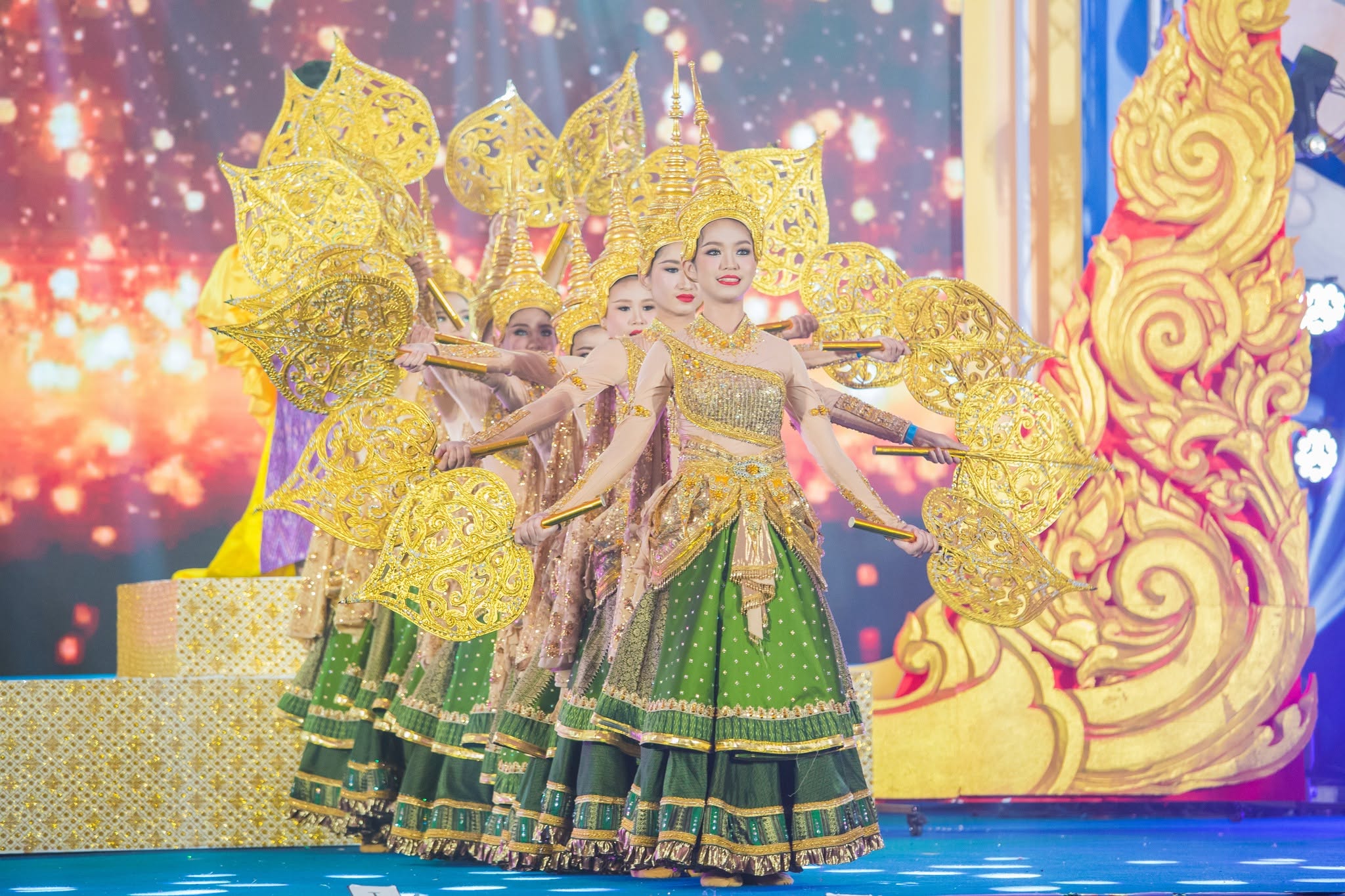 การร้องเพลงพระราชนิพนธ์พร้อมจินตลีลา ระดับชั้น ม.1-3