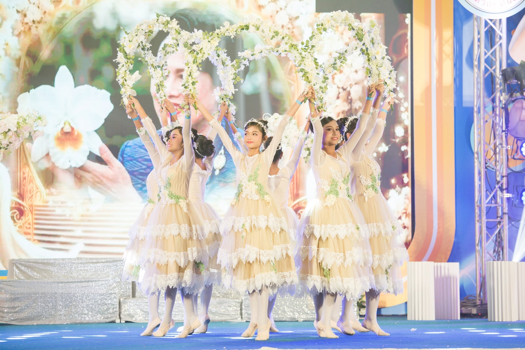 การร้องเพลงพระราชนิพนธ์พร้อมจินตลีลา ระดับชั้น ม.1-3