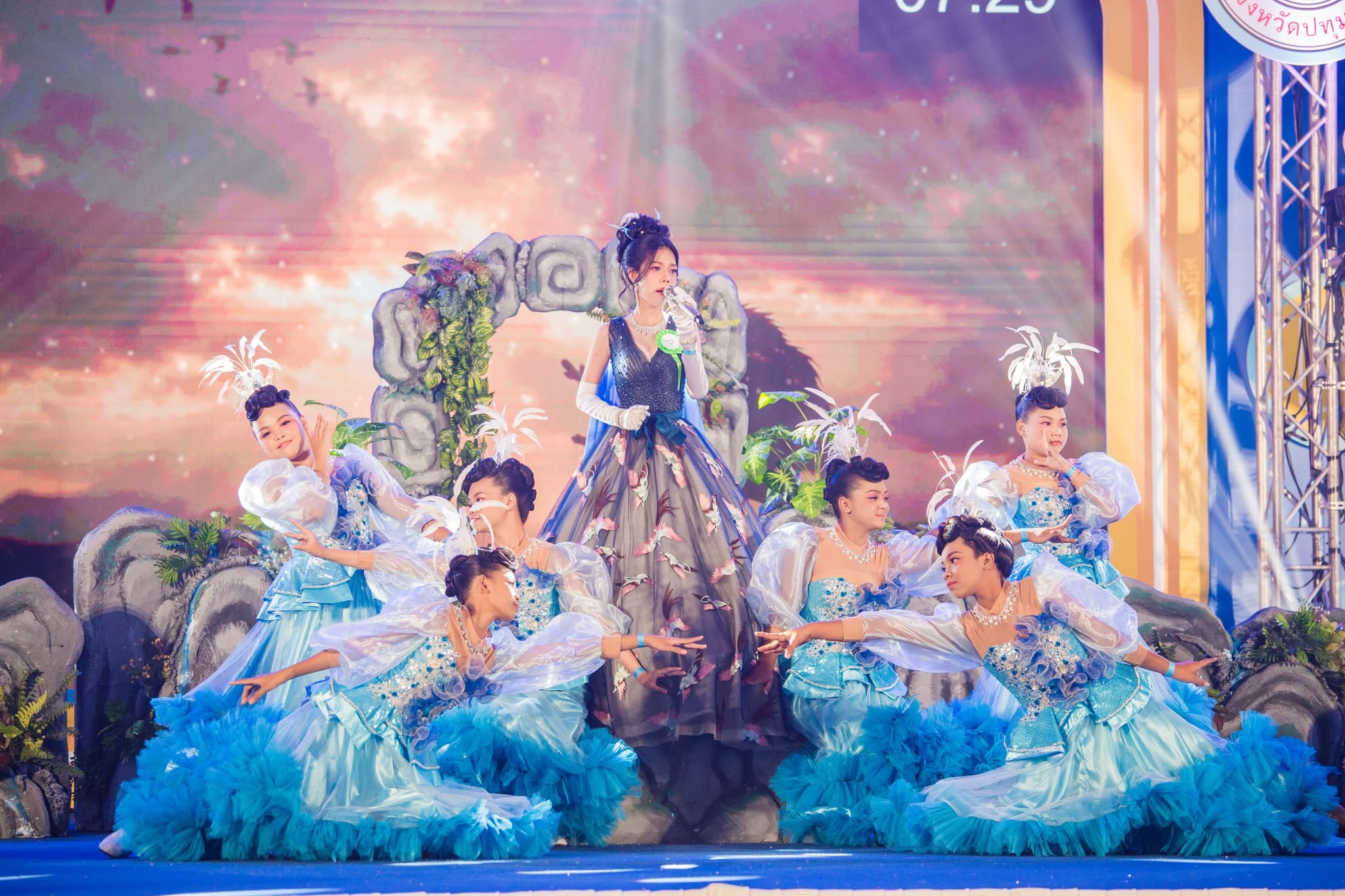 การร้องเพลงพระราชนิพนธ์พร้อมจินตลีลา ระดับชั้น ม.1-3