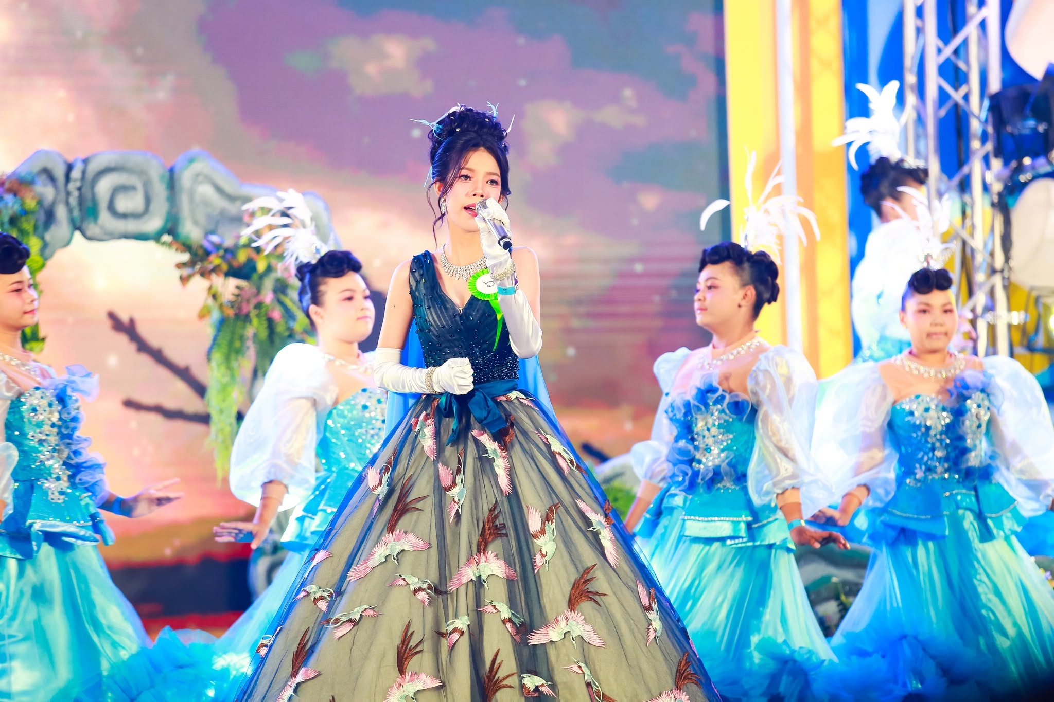 การร้องเพลงพระราชนิพนธ์พร้อมจินตลีลา ระดับชั้น ม.1-3
