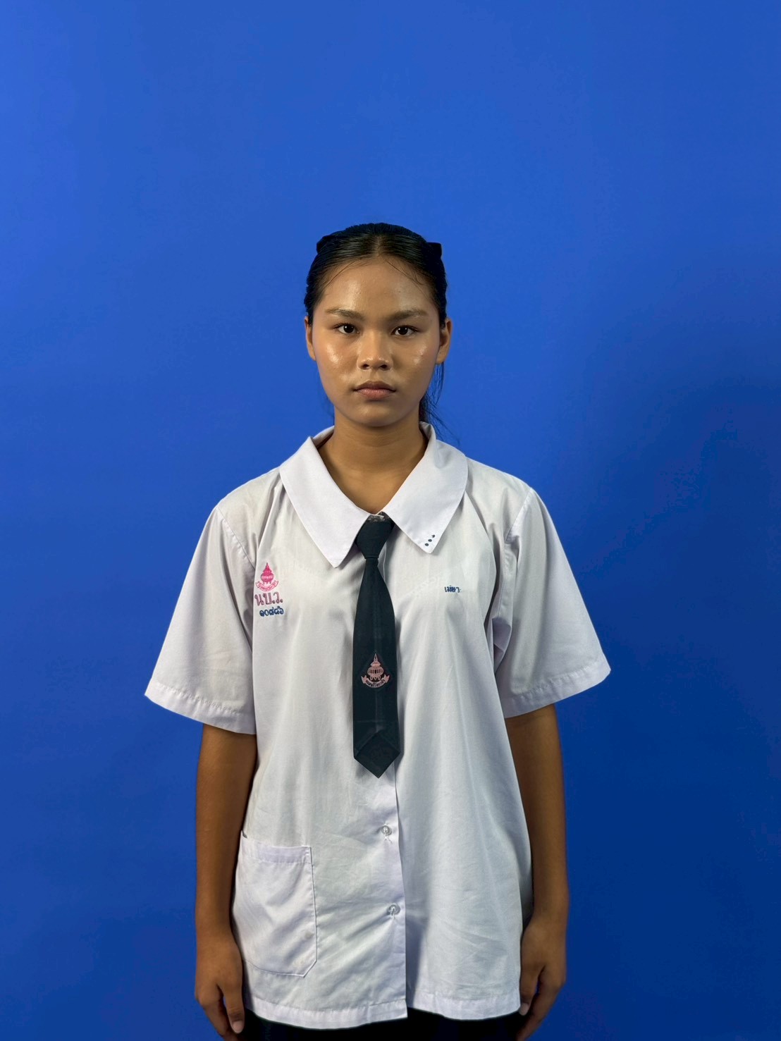 เด็กหญิงเมษา -