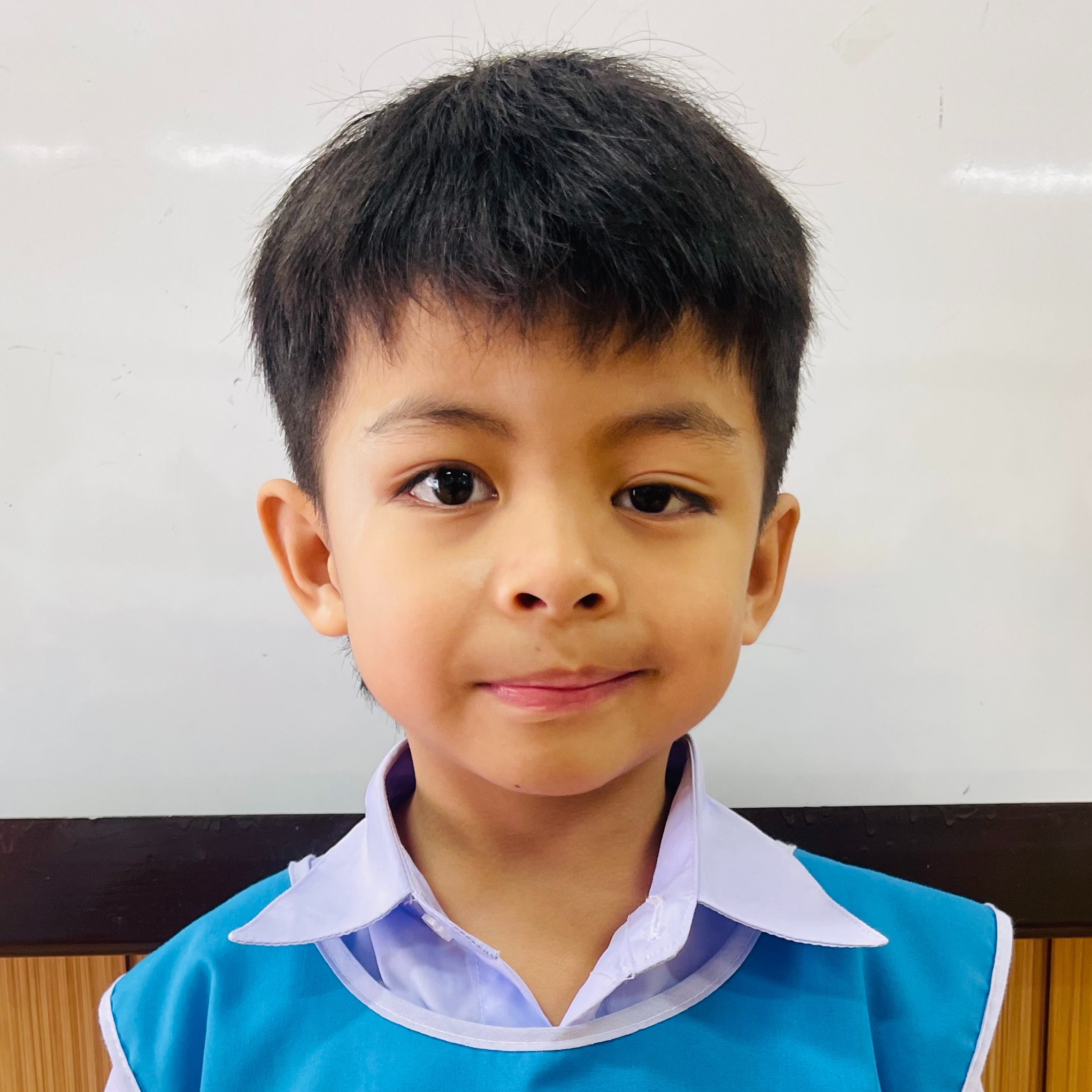 เด็กชายธีรเทพ กระจ่างศรี