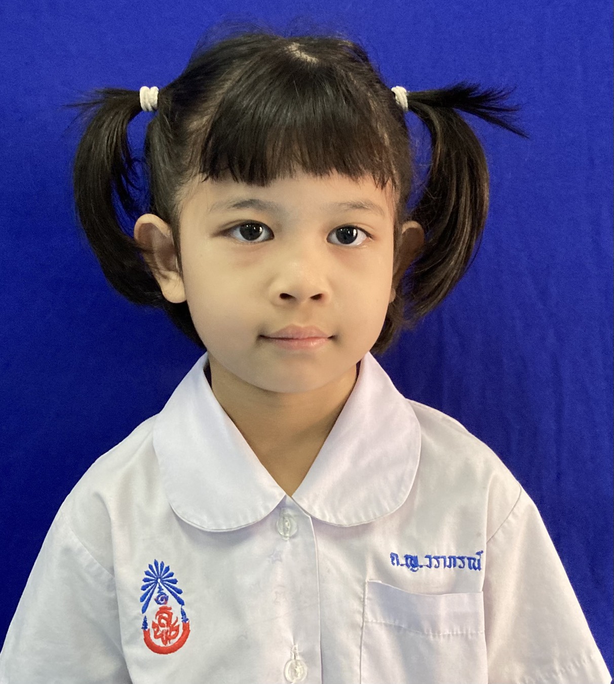 เด็กหญิงวราภรณ์ -