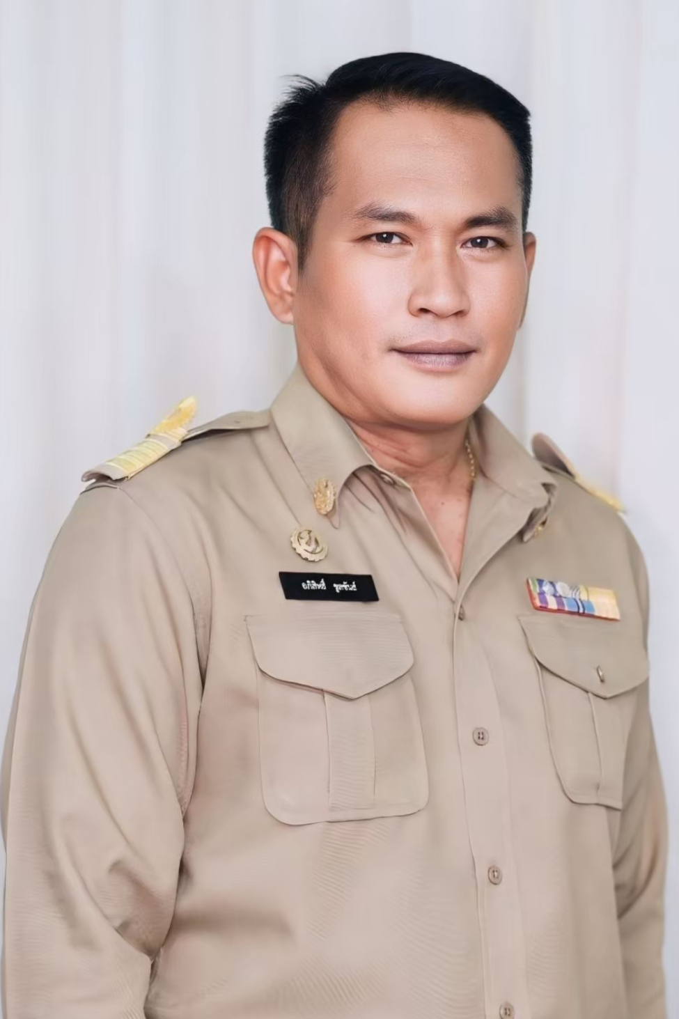นายอภิสิทธิ์ ชูลขันธ์