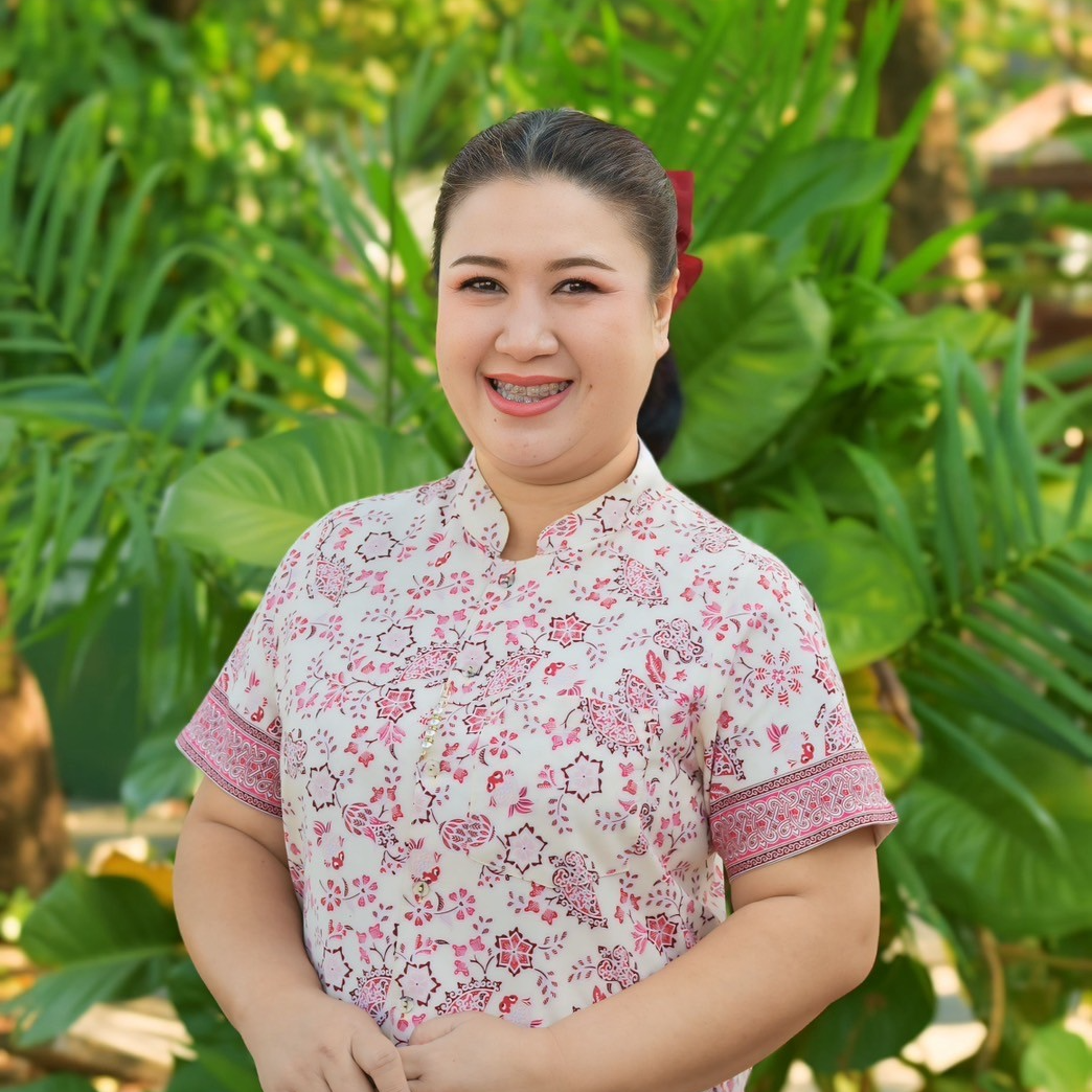 นางสาววนารี เที่ยงอ่ำ