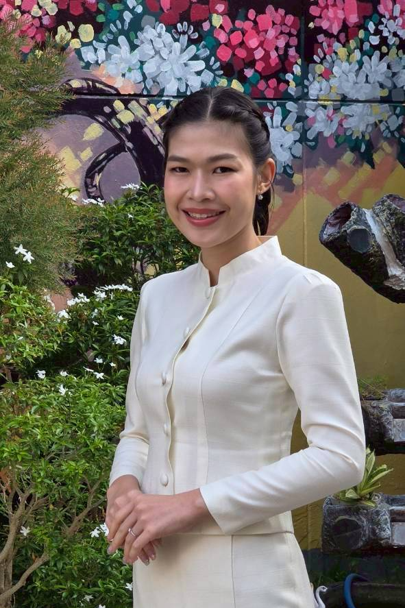 นางสาวพลอยอัมพร พุทธคุณ