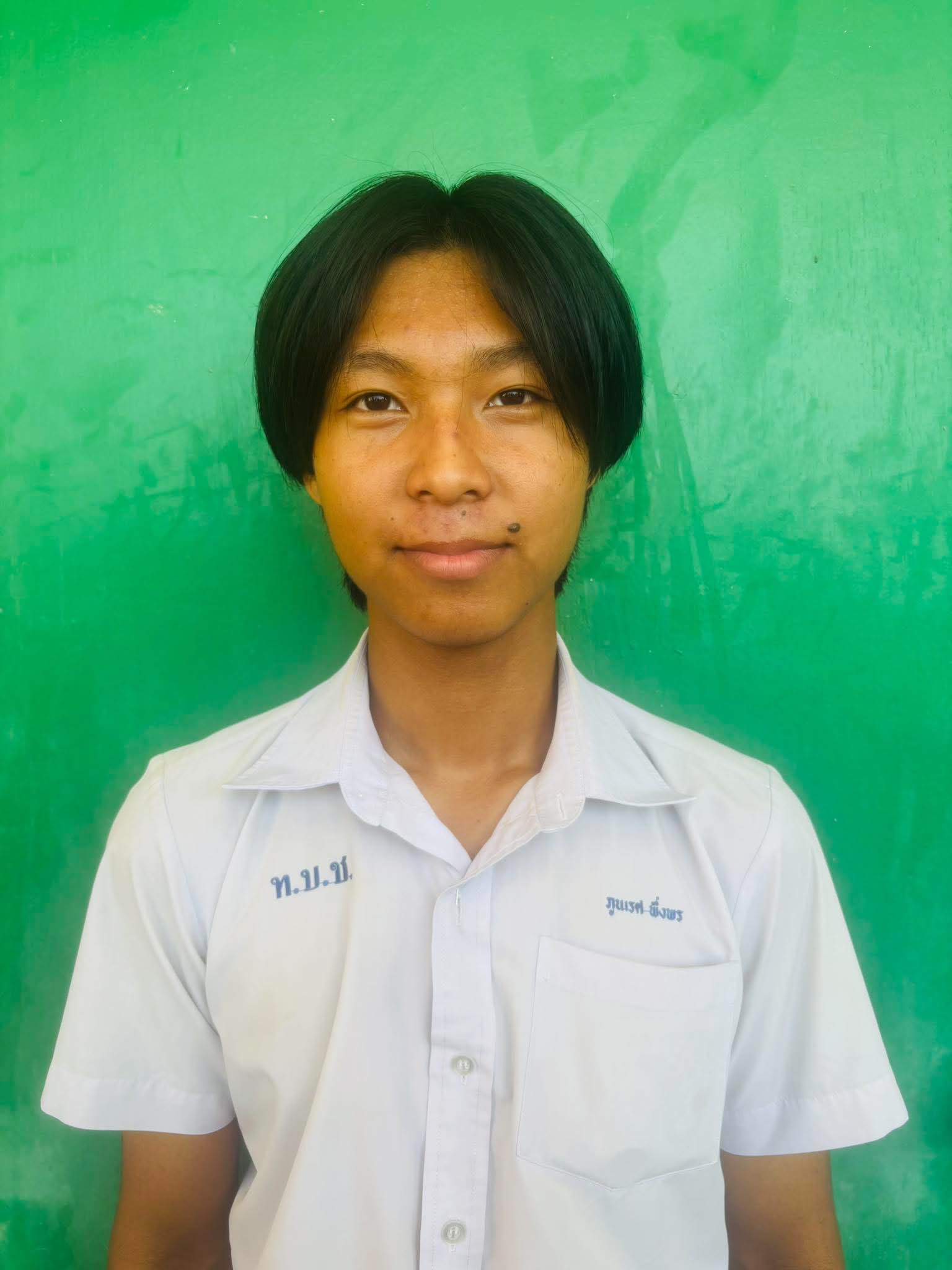 นายภูนเรศ พึ่งพร