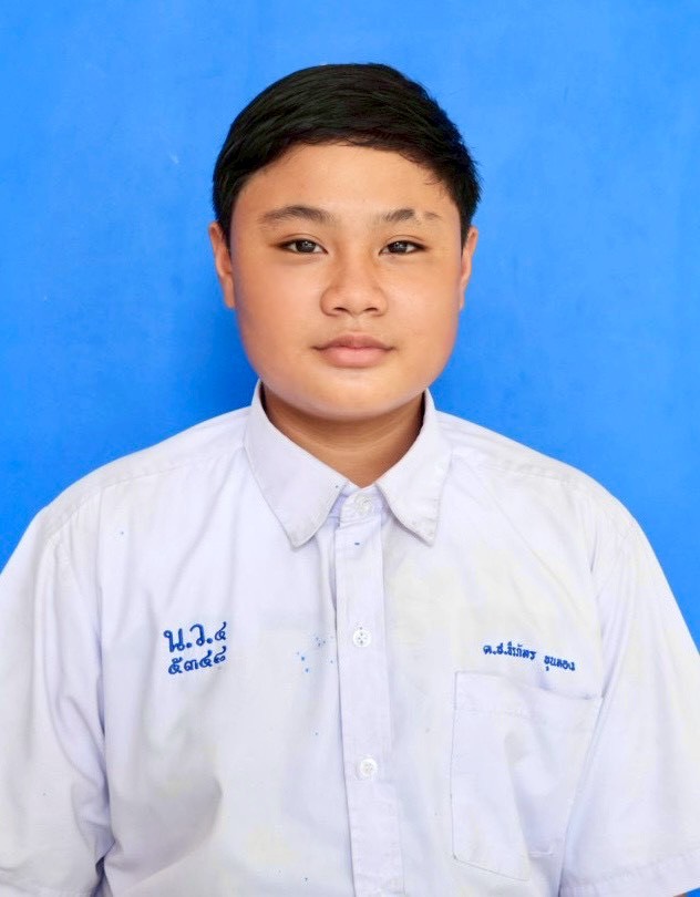 เด็กชายธีรภัทร ขุนทอง