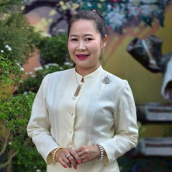 นางสาวเพชรชมพู เรืองเรื่อ
