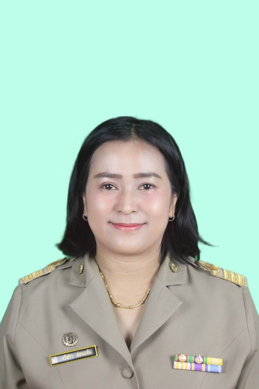 นางอริสรา อ่อนแช่ม