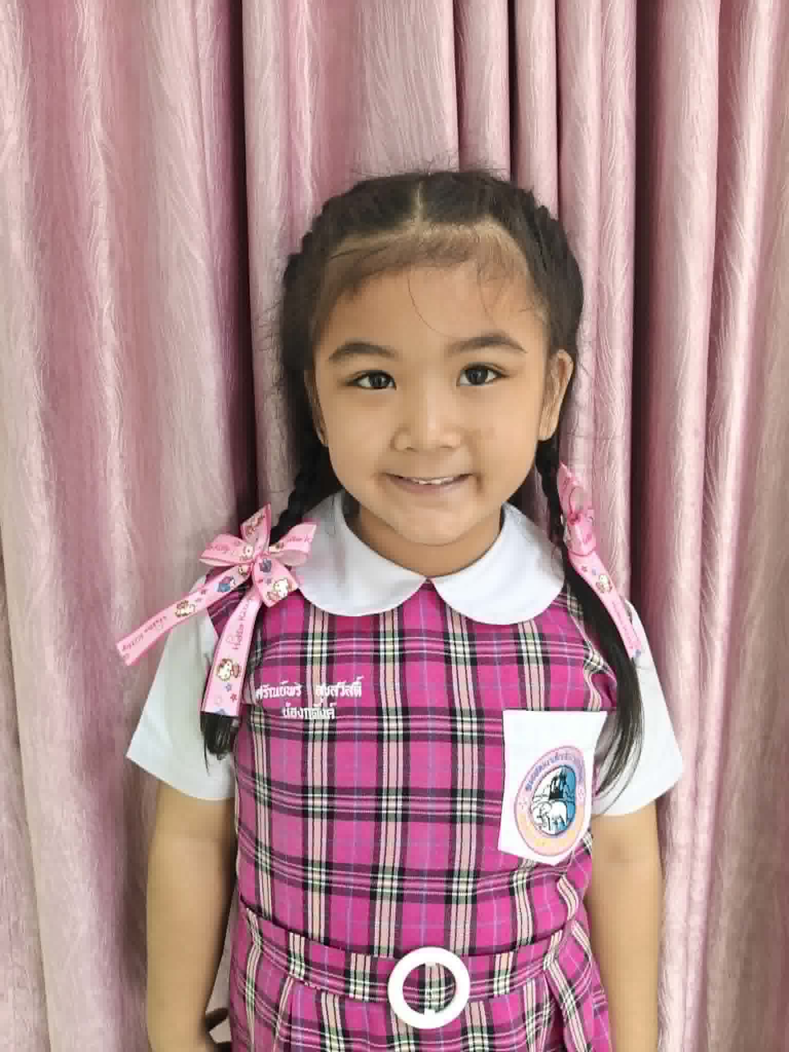 เด็กหญิงศรัณย์พร สุขสวัสดิ์