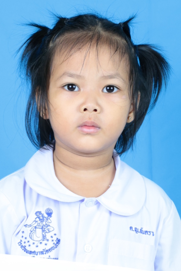 เด็กหญิงกันตรา -