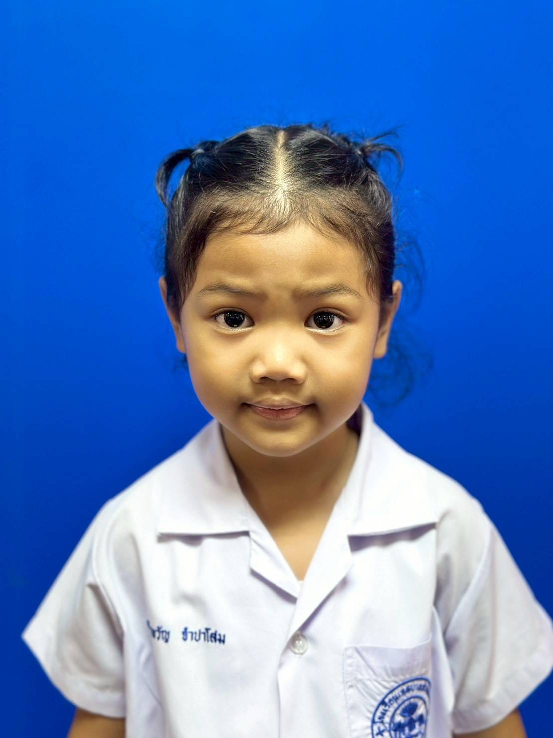 เด็กหญิงพาขวัญ จัมปาโสม