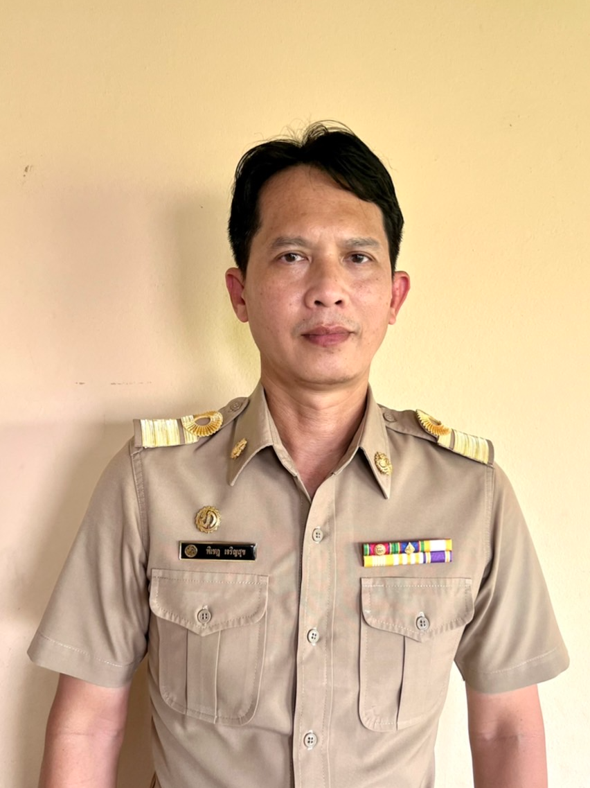 นายพิเชฎ เจริญสุข