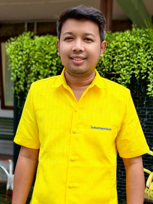 นายภราดร แสงพิรุณ