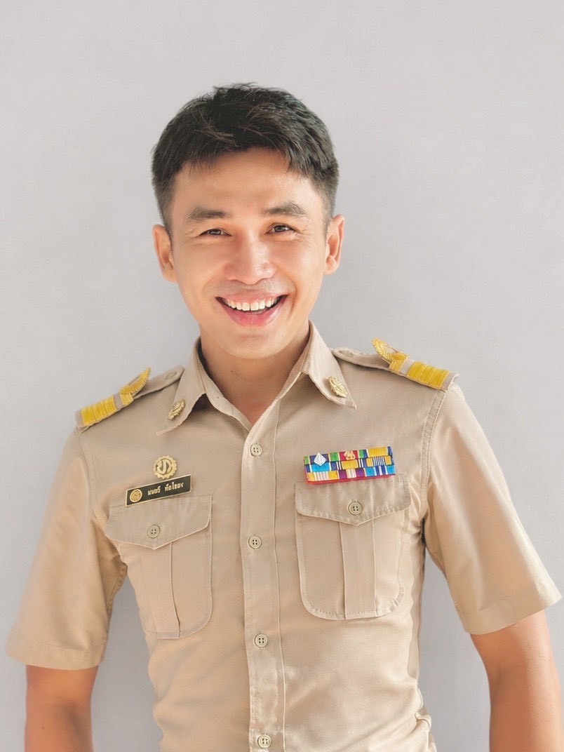 นายมนตรี เจือไธสง