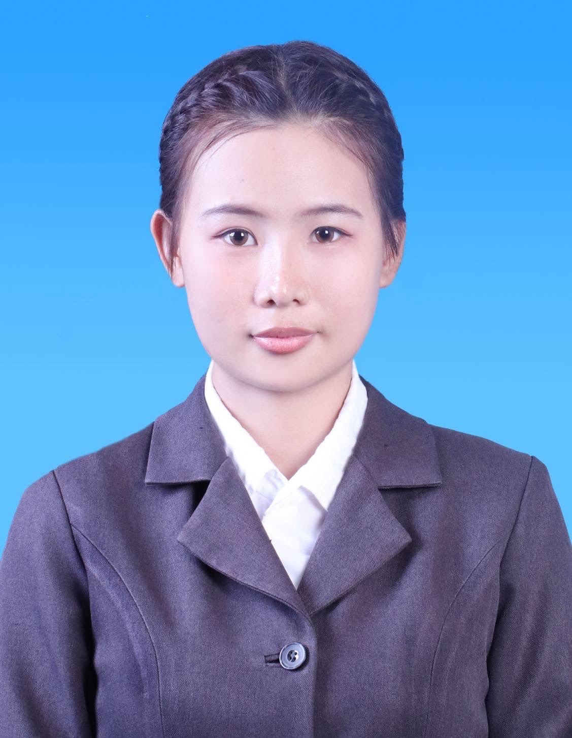 ว่าที่ร้อยตรีหญิงแพรวา พัฒนโชติ