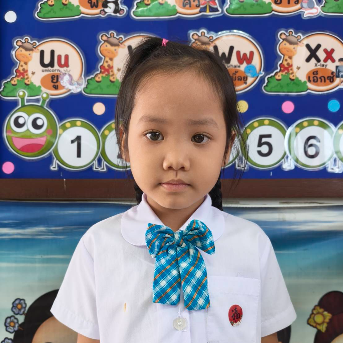 เด็กหญิงธนพร สุขกลม