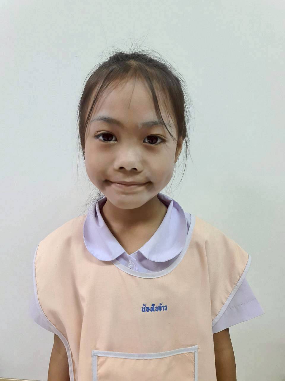 เด็กหญิงปิ่นณิชา อ่ำสกุล