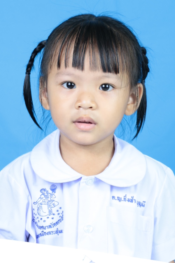 เด็กหญิงกิ่งฟ้า บุญมี