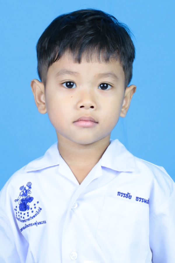 เด็กชายกรรชัย ธรรมภักดี
