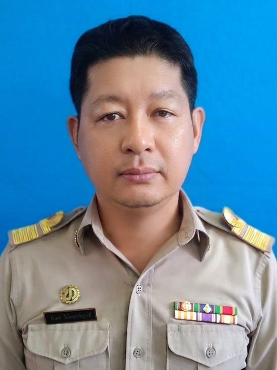 นายนิวัฒน์ ไม้ใหญ่เจริญวงศ์