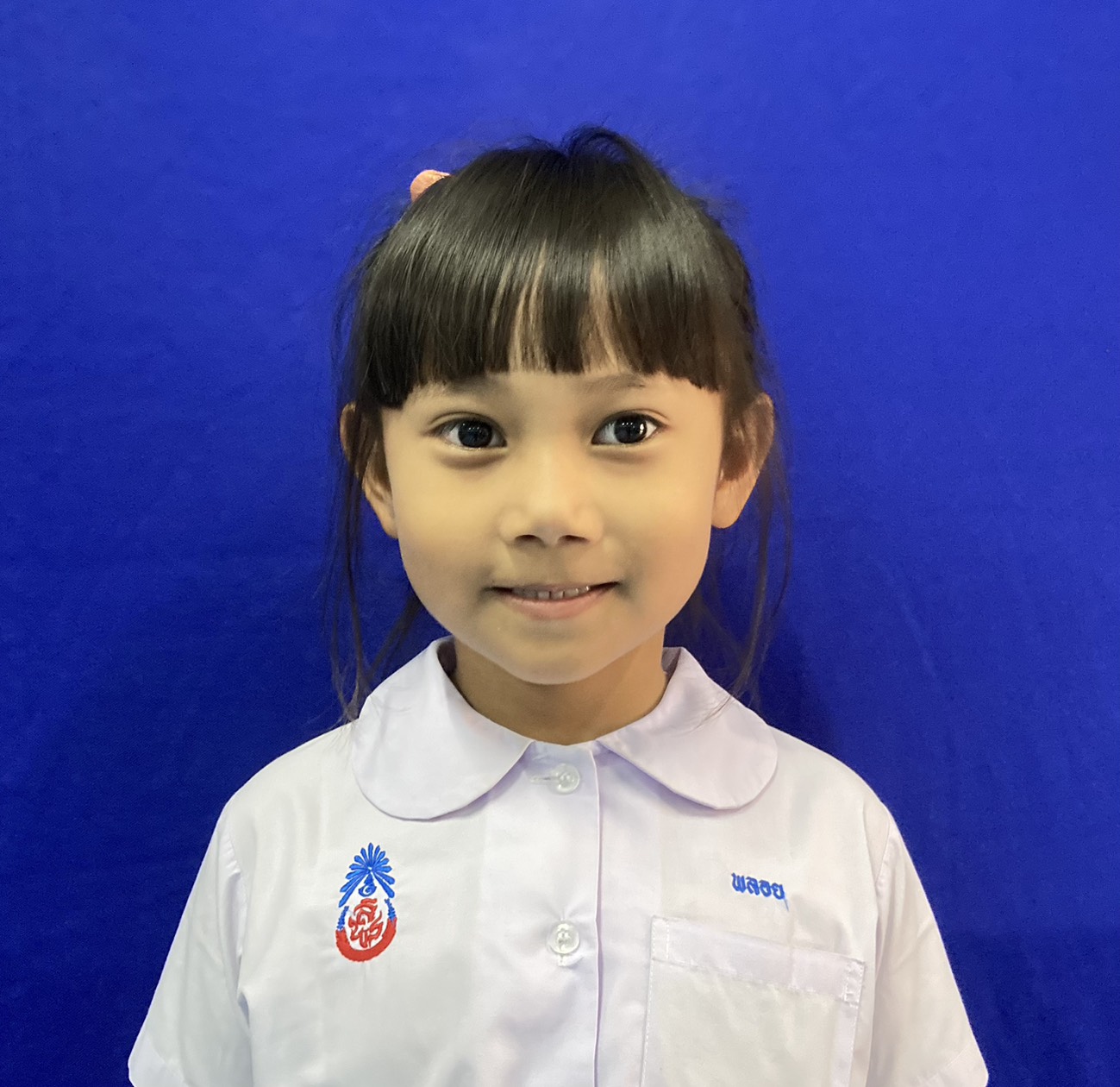 เด็กหญิงพลอย -