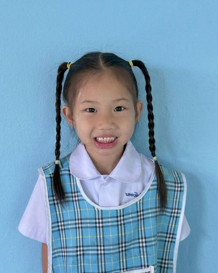 เด็กหญิงพลอยไพลิน กลิ่นอ่อน